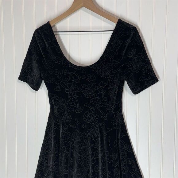 T.O. Sweaters Black Velvet Burnout Floral Skater Dress M Short Sleeve Scoop Back - Picture 2 of 8
